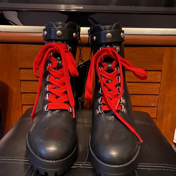 Shoes - Picture 2 of 3